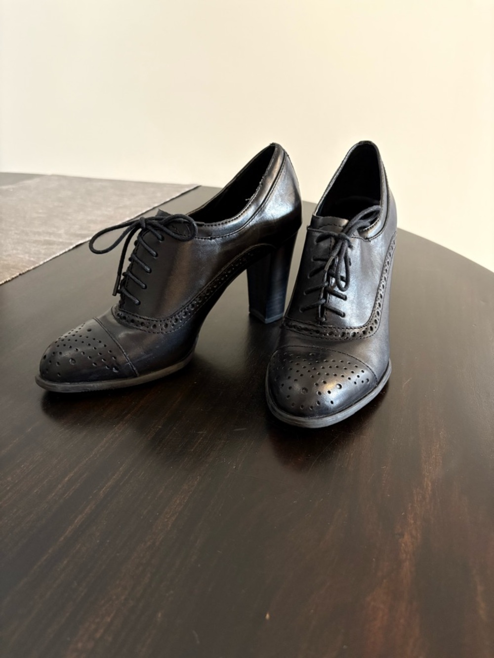 Franco Sarto Black Leather Oxford Lace-Up High-Heel Pumps